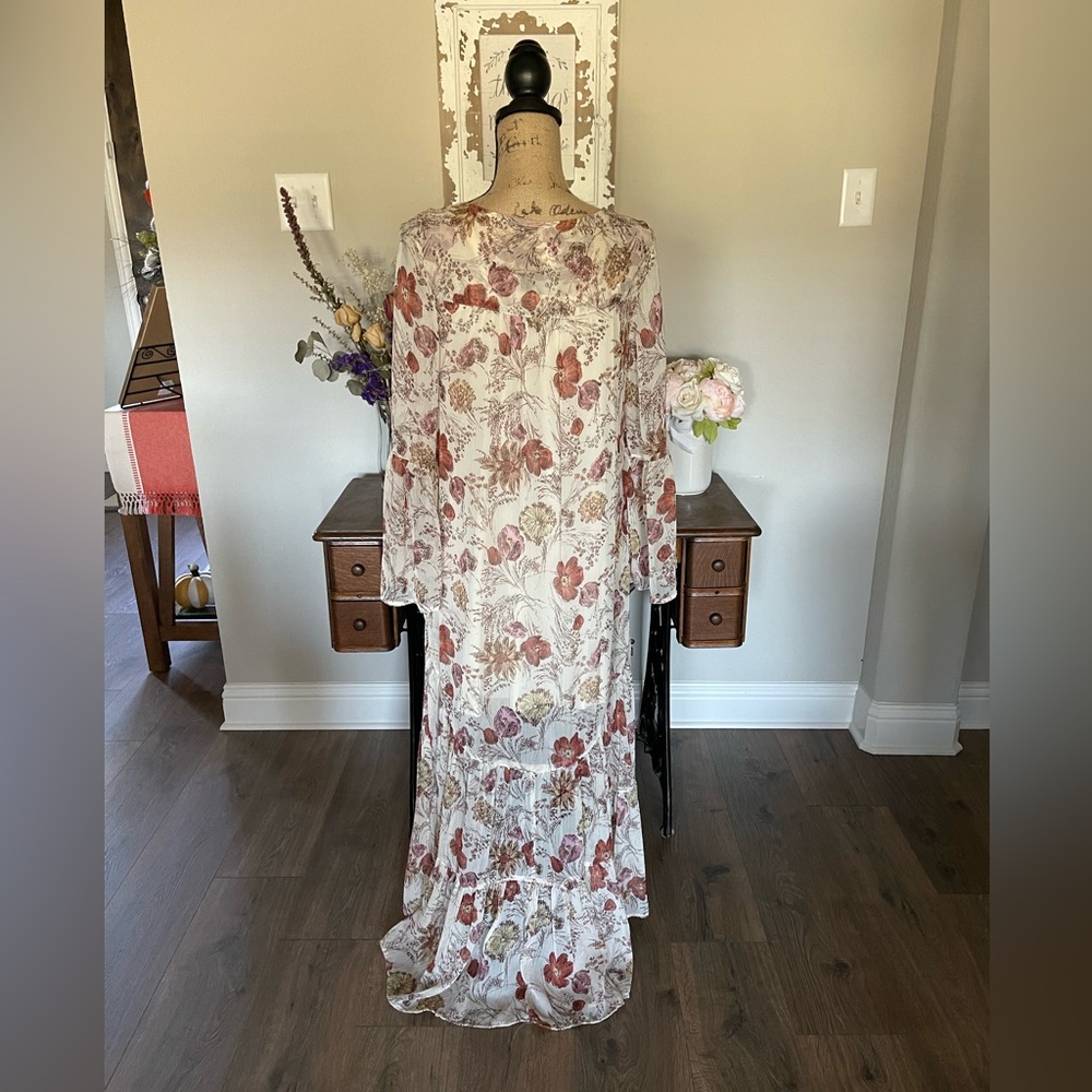 Mossimo Ladies Feminine and flowy dress - Picture 4 of 11
